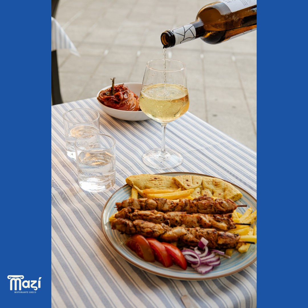 Ai 𝑺𝒐𝒖𝒗𝒍𝒂𝒌𝒊 di @maziristorante è impossibile dire no!😉
Disponibili di 𝐦𝐚𝐢𝐚𝐥𝐞, 𝐩𝐨𝐥𝐥𝐨 𝐞 𝐦𝐚𝐧𝐳𝐨, sono serviti con 𝐩𝐚𝐭𝐚𝐭𝐢𝐧𝐞 𝐟𝐫𝐢𝐭𝐭𝐞 𝐞 𝐩𝐚𝐧𝐞 𝐩𝐢𝐭𝐚😋
Ve li consigliamo insieme ad un calice di vino bianco ellenico🍷🇬🇷
Venite a trovarci al più presto❣️
Mazì e il suo staff vi aspettano in
📍𝑉𝑖𝑎 𝑆𝑎𝑛 𝐿𝑢𝑐𝑖𝑓𝑒𝑟𝑜, 63
🗓️ 𝐷𝑎𝑙 𝑀𝑎𝑟𝑡𝑒𝑑𝑖̀ 𝑎𝑙𝑙𝑎 𝐷𝑜𝑚𝑒𝑛𝑖𝑐𝑎
🍽️ 𝐶𝑜𝑙𝑎𝑧𝑖𝑜𝑛𝑒, 𝑝𝑟𝑎𝑛𝑧𝑜 𝑒 𝑐𝑒𝑛𝑎
𝑃𝑒𝑟 𝑖𝑛𝑓𝑜 𝑒 𝑝𝑟𝑒𝑛𝑜𝑡𝑎𝑧𝑖𝑜𝑛𝑖
📲 345 02 99767
🌐 https://mazi.rest
#piattiprincipali #cagliari #cucinagreca #colazione #pranzo #cena #maziristorante #grecia #foodexperience #greekfood #hellenic #hellenicworld #tradizionegreca #specialitàelleniche #cucinetradizionali #souvlaki #patatinefritte #panepita #vinobiancoellenico