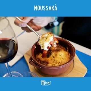 Il classico ellenico che non stanca mai🇬🇷✨
Uno sformato a base di melanzane, patate, carne tritata e besciamella: la 𝑴𝒐𝒖𝒔𝒔𝒂𝒌𝒂̀ di @maziristorante è un viaggio nei sapori autentici della Grecia🥰
Non l’hai ancora assaggiata? Inizia il tuo viaggio nella cucina ellenica da qui!😋
Mazì e il suo staff vi aspettano in
📍𝑉𝑖𝑎 𝑆𝑎𝑛 𝐿𝑢𝑐𝑖𝑓𝑒𝑟𝑜, 63
🗓️ 𝐷𝑎𝑙 𝑀𝑎𝑟𝑡𝑒𝑑𝑖̀ 𝑎𝑙𝑙𝑎 𝐷𝑜𝑚𝑒𝑛𝑖𝑐𝑎
🍽️ 𝐶𝑜𝑙𝑎𝑧𝑖𝑜𝑛𝑒, 𝑝𝑟𝑎𝑛𝑧𝑜 𝑒 𝑐𝑒𝑛𝑎
𝑃𝑒𝑟 𝑖𝑛𝑓𝑜 𝑒 𝑝𝑟𝑒𝑛𝑜𝑡𝑎𝑧𝑖𝑜𝑛𝑖
📲 345 02 99767
🌐 https://mazi.rest
#piattiprincipali #cagliari #cucinagreca #colazione #pranzo #cena #maziristorante #grecia #foodexperience #senzaglutine #glutenfree #vegetariano #vegetarian #greekfood #hellenic #hellenicworld #tradizionegreca #specialitàelleniche #cucinetradizionali #Moussaka